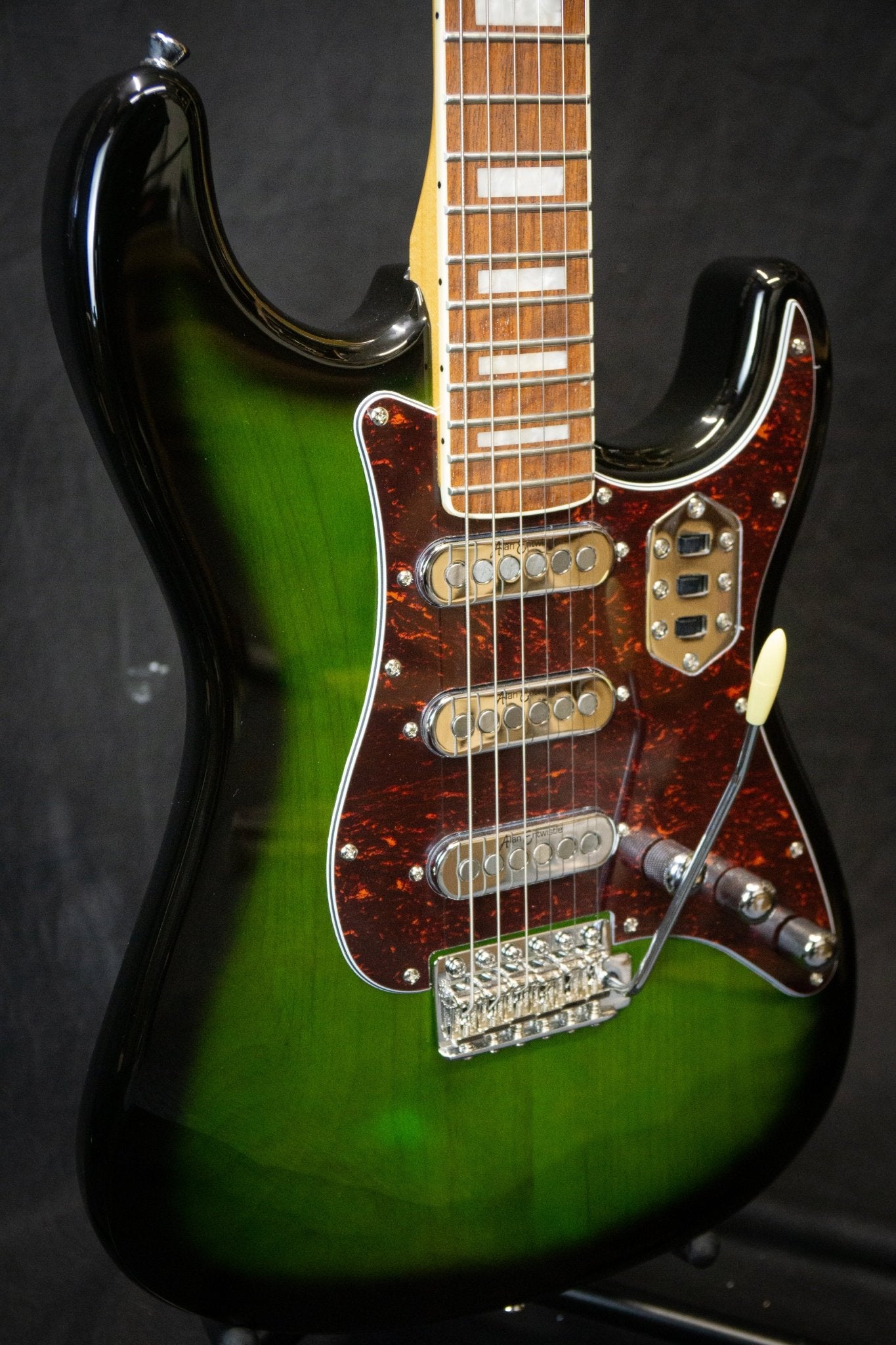 Vintage REVO Series 'Deluxe' Guitar Greenburst - Electric Guitars - Vintage